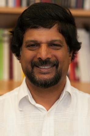 Suresh Canagarajah Receives MLA Shaughnessy Award